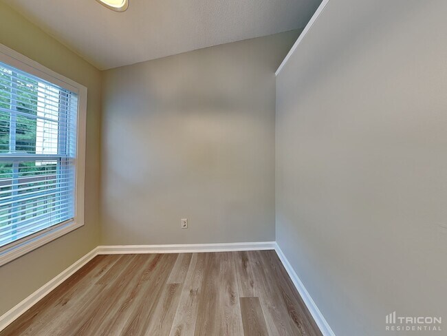 Photo - 463 Thorn Thicket Dr House