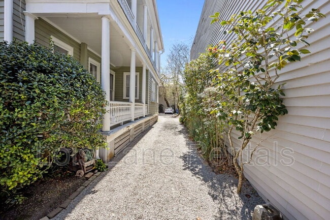 Photo - 139 1/2 Broad Street