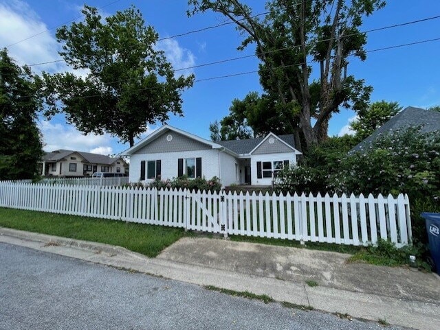 Building Photo - 202 N 6th St Rental