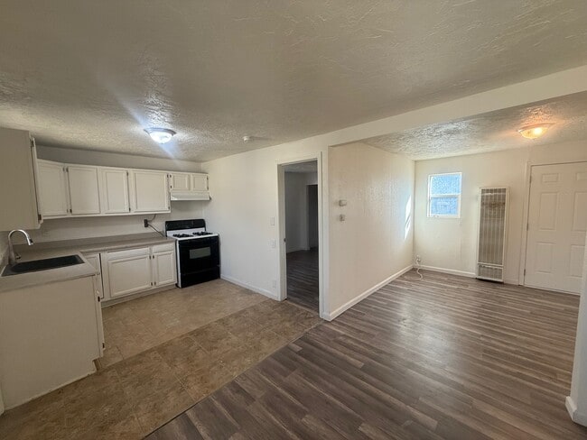 Building Photo - 561 Valley Ave Unit B