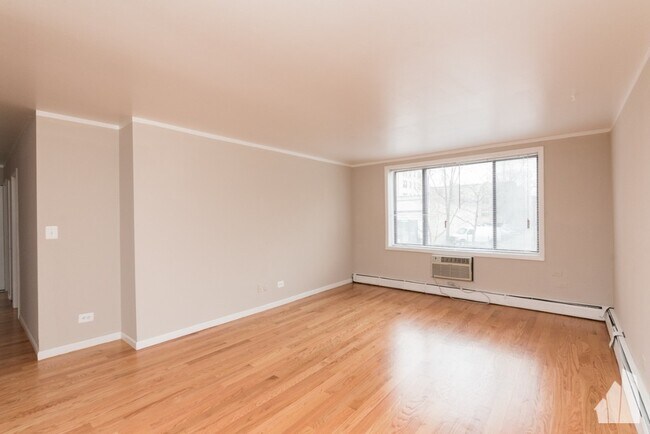 Photo - 1515 W Morse Ave