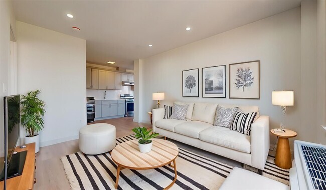 Building Photo - 63-68-68 Austin St Unit 9A Rental