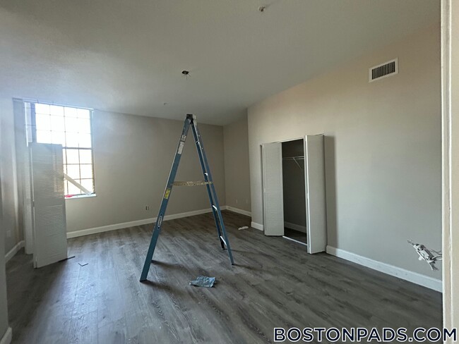 Photo - 2 Weaver Street Unidad 409