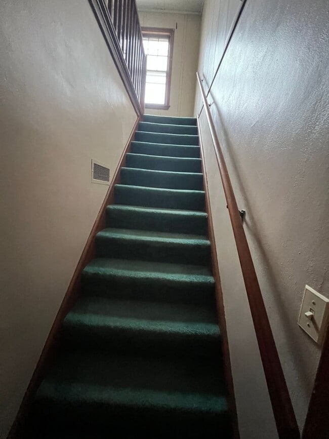 Photo - Very Spacious 4 Bedroom 2 1/2 Bath House Close to Campus!