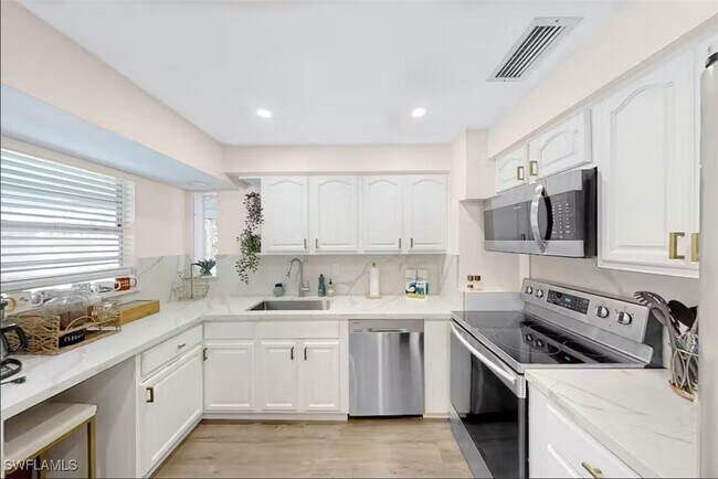 Photo - 4502 Parrot Ave