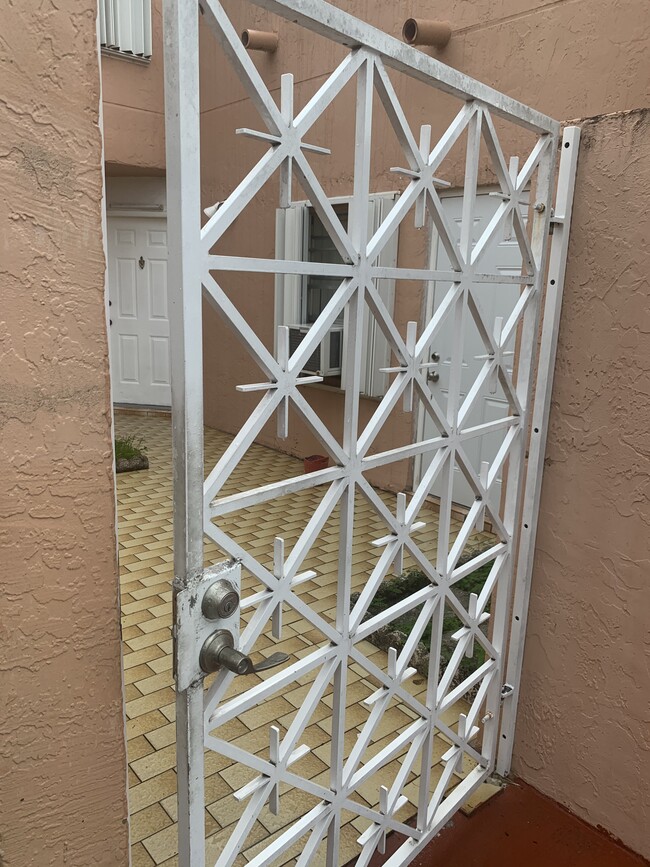 Private entry - 4150 W 10th Ln Unit Mango Hill