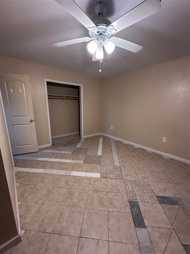 Photo - 5530 Gatewood St