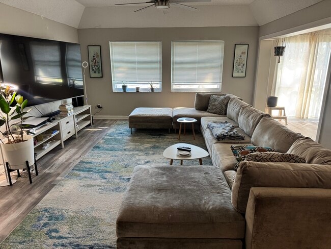 Building Photo - 604 Cordova Green Unit 604