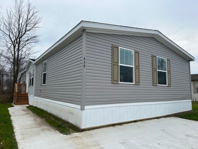 Photo - 439 Laurel Oak Ln