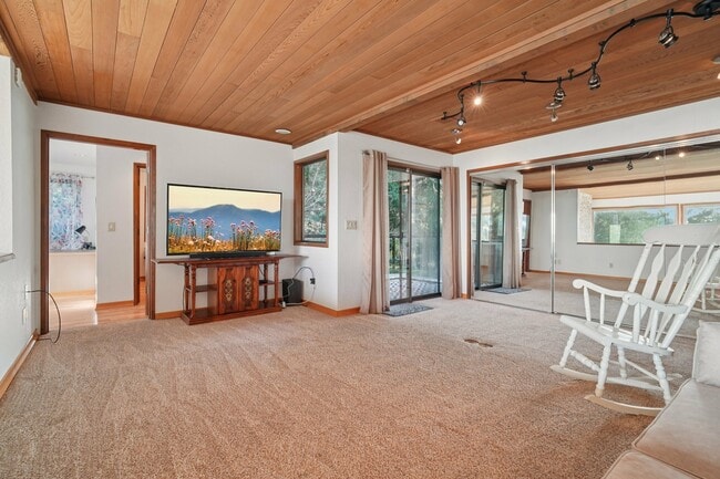 Building Photo - 5408 Sunset Ave