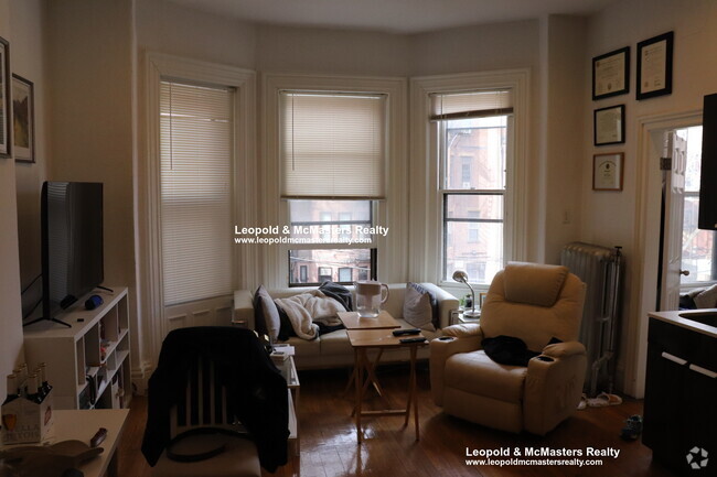 Building Photo - 229 Newbury St Unit 2 Rental