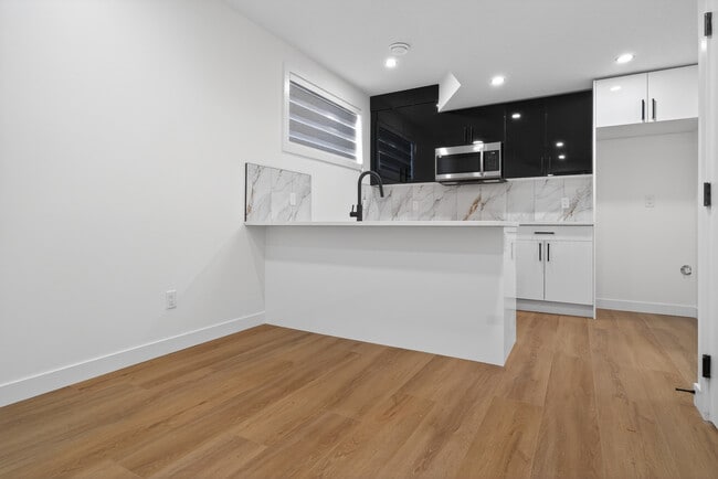 Building Photo - 13538 110a Ave NW Unit 5