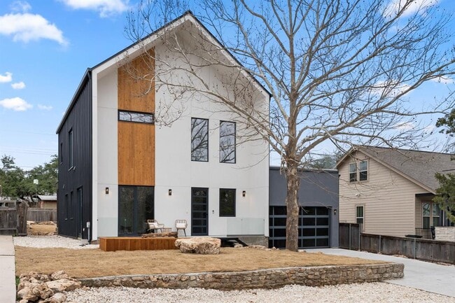 2915 Chisholm Trail