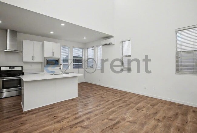 Photo - 450 Crate Ave