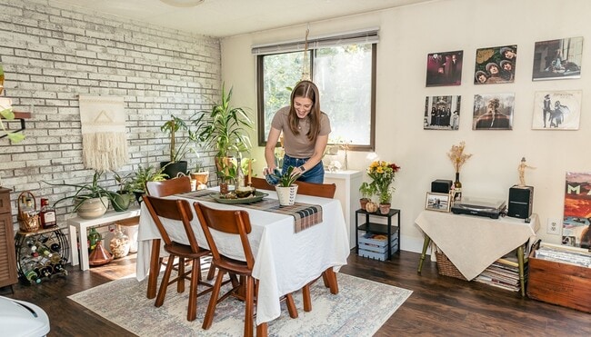 Photo - Walnut on the Park