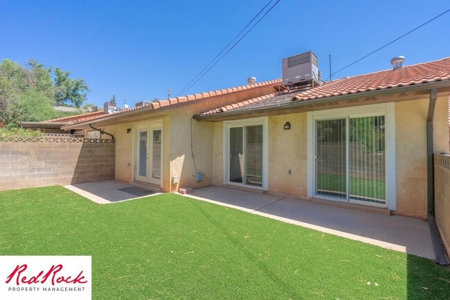 Building Photo - Newly Remodeled 3 Bedroom Townhome. Small ...