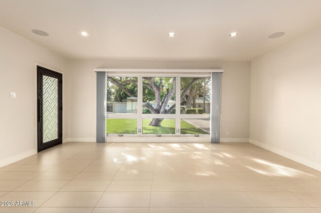 Photo - 1942 E Marshall Ave