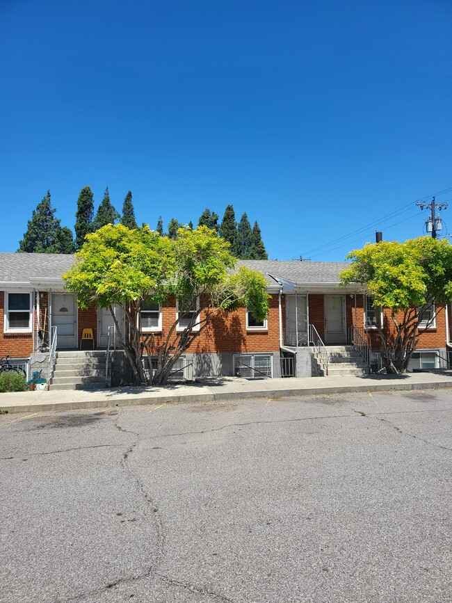 Photo - 1160 S 4th Ave Apartments