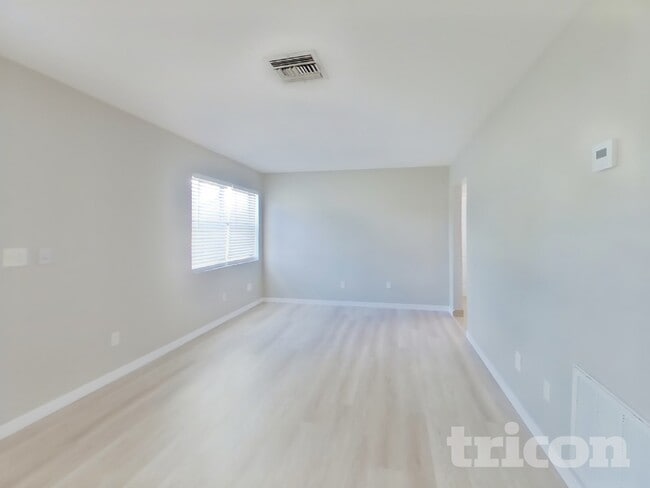Photo - 944 Shorecrest Ave