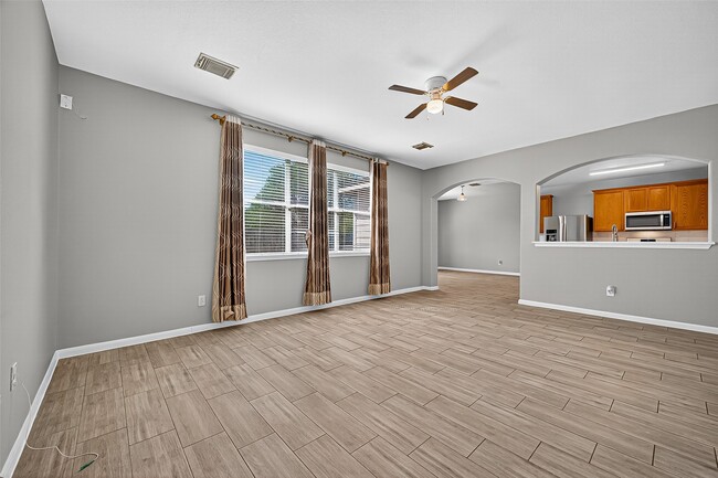 Photo - 2111 Castle Gardens Ln