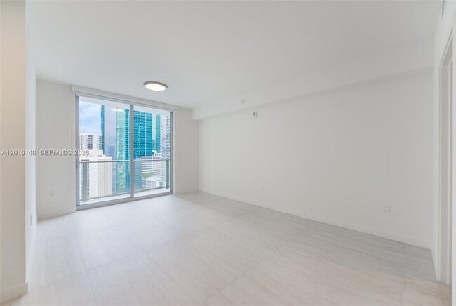 Building Photo - 77 SE 5th St Unit 2804