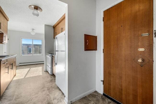 Building Photo - 173 Procter Pl Unit 1