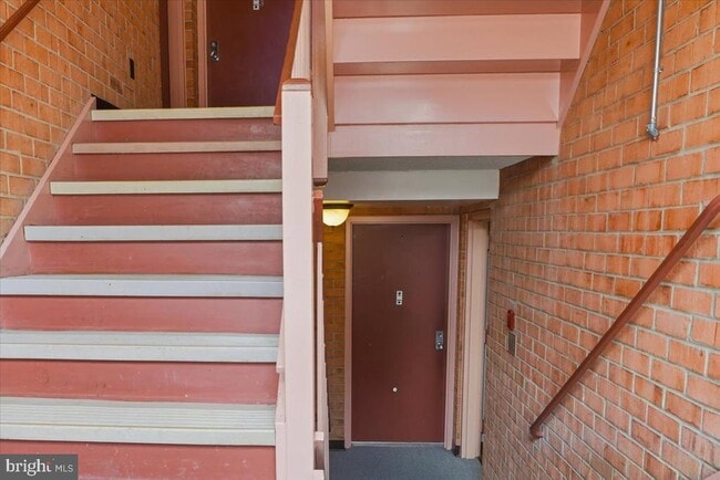 Building Photo - 1745 Edgewood Hill Cir Unit 3