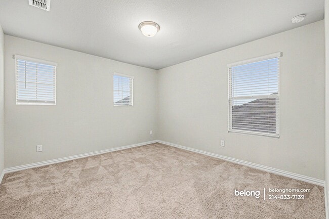 Photo - 3416 Kingsview Dr