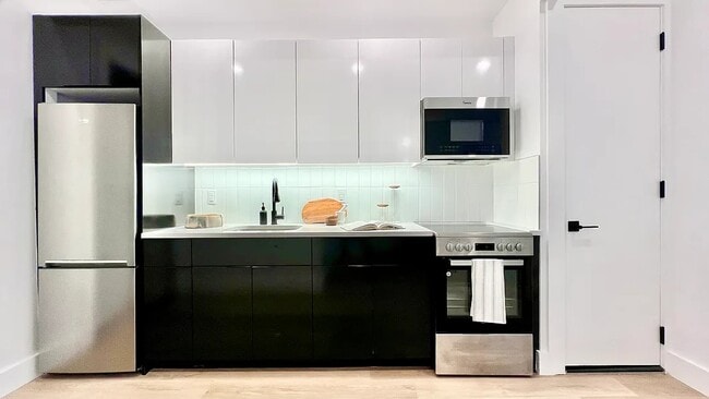 Building Photo - 1042 President St