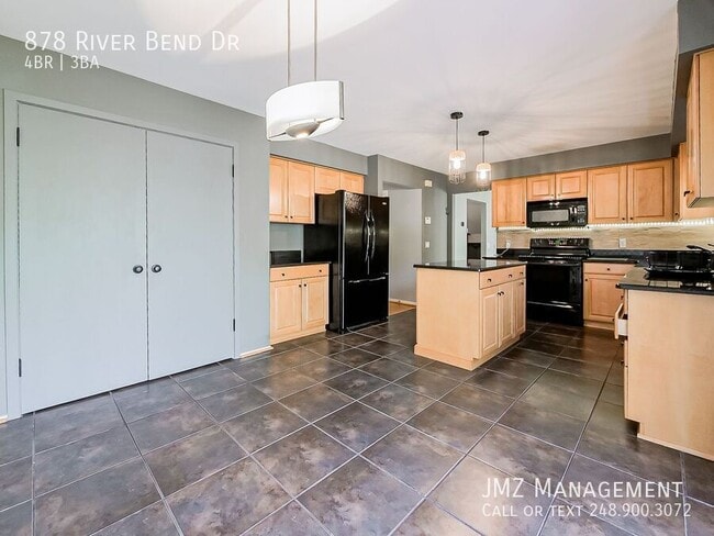 Photo - 878 River Bend Dr