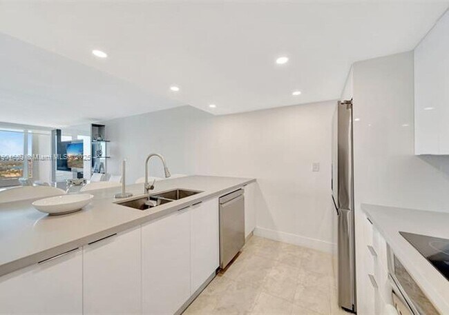 Photo - 1717 N Bayshore Dr Unidad A-3533