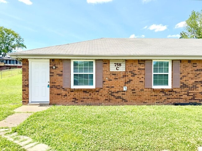 Building Photo - Bancroft Circle Apartments Unit 758 C