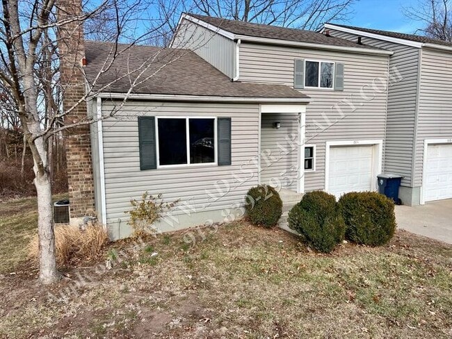 Photo - Beautiful Remodeled South KCMO Townhome-Available NOW!!