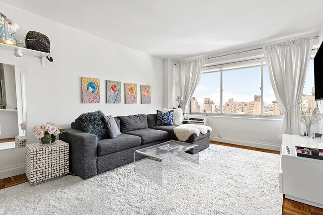 Photo - 175 W 12th St Unit 3L