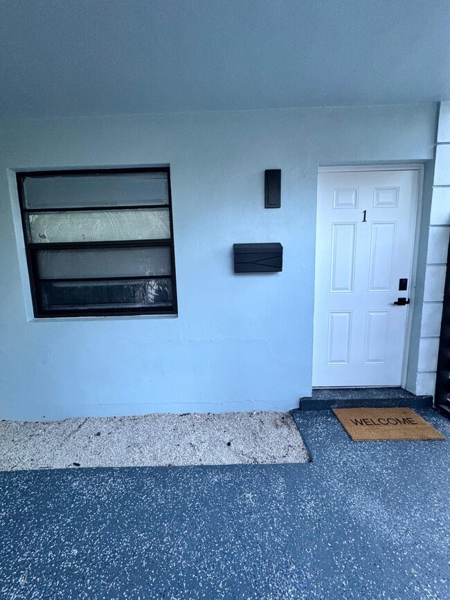 221 SE 11th Ave Unit 1