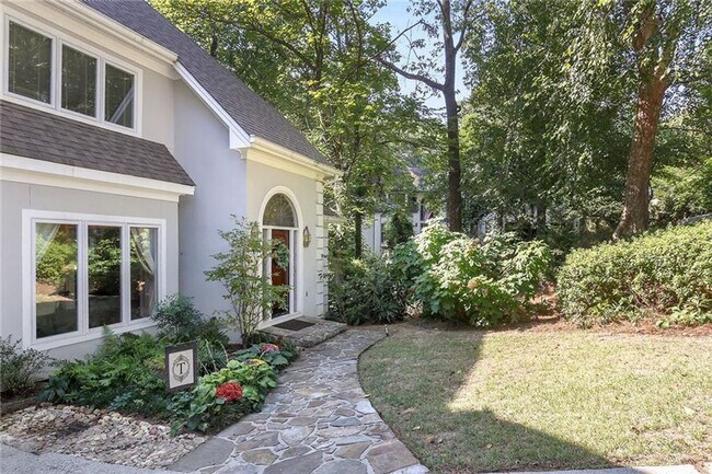 Photo - 930 Manchester Pl NW