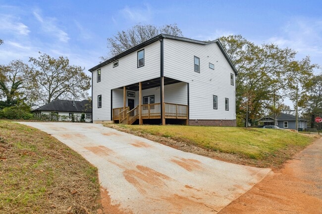 Photo - 190 Adair Ave SE
