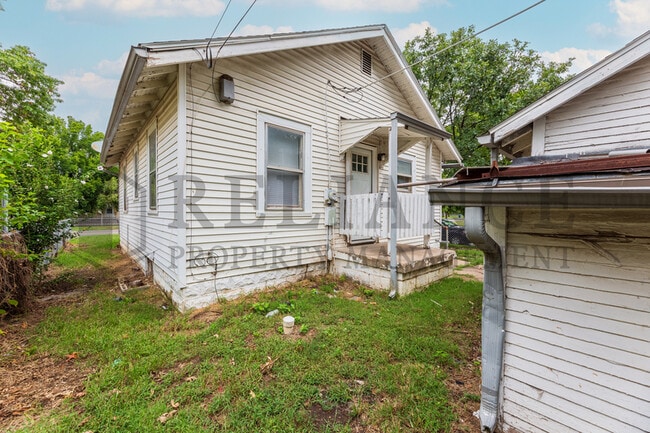 Photo - 2801 W Maple St