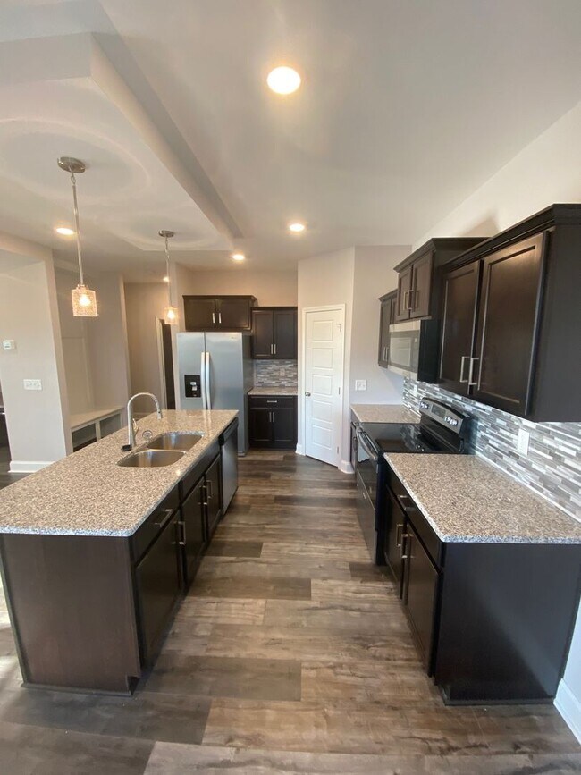 Photo - Move in with credit approval