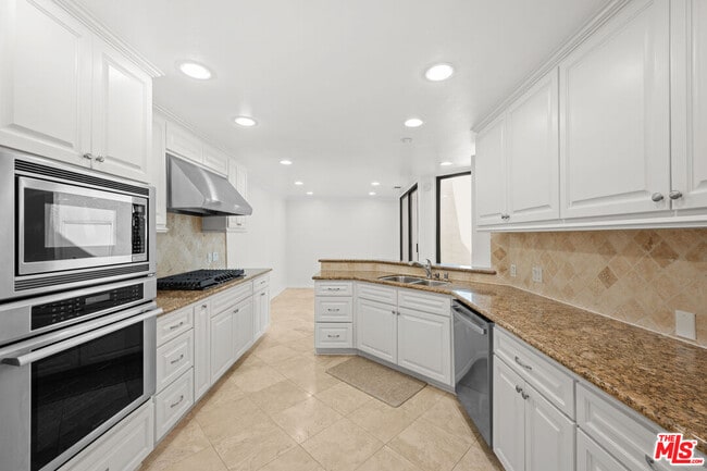 Photo - 2312 Century Hill