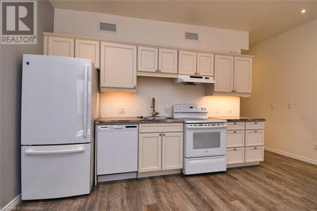 Photo - 329 King St E Unit 3