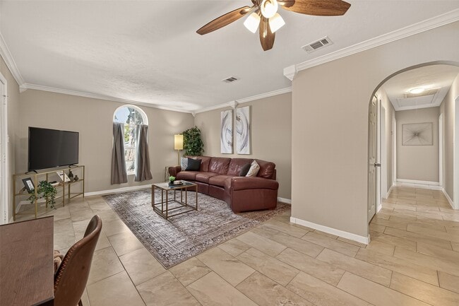 Photo - 515 Ogilvie St