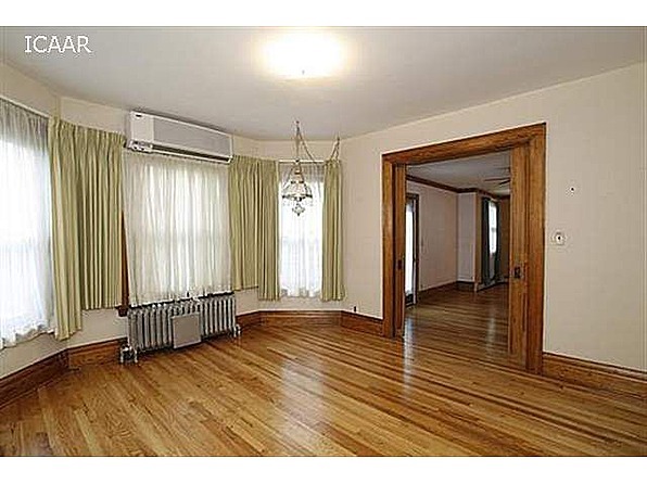 Photo - 430 N Van Buren St