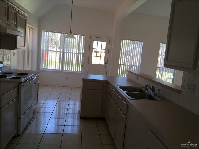 Photo - 14 E St