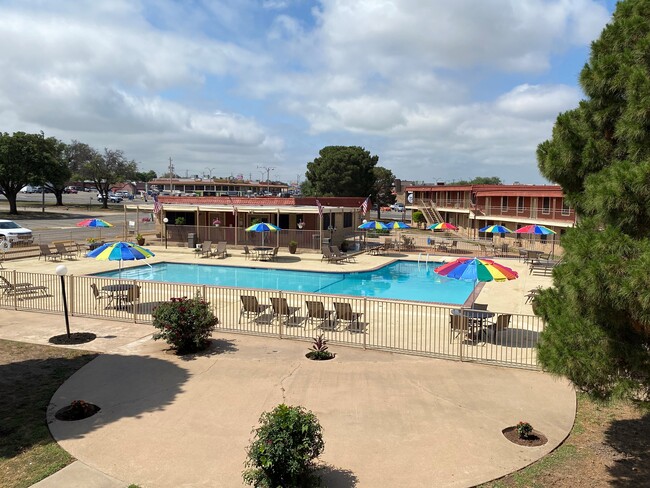 Best Pool in San Angelo - Bellagio At Sunset Apartments