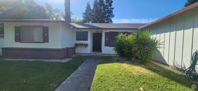 Building Photo - 3 Bedroom 2 Bathroom Home in Greenhaven