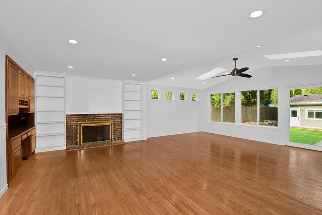 Building Photo - 12642 NE 73rd St
