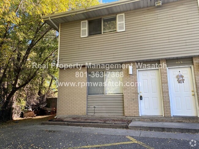 Building Photo - Check out This Unique 3 bed 1.5 Bath Townh... Rental