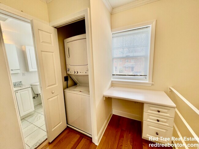 Photo - 180 Thornton Rd