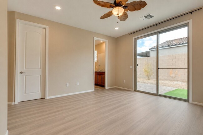 Photo - 6325 Conlon St